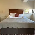 11 The Avenue * Killarney