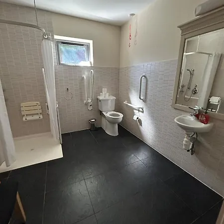 11 The Avenue * Killarney