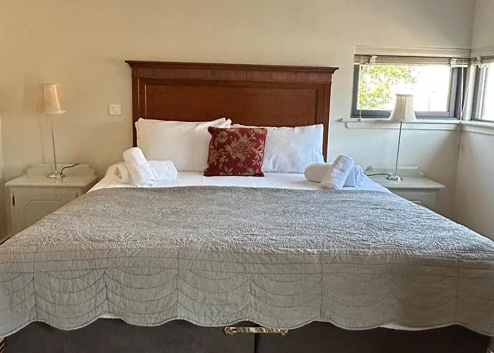 11 The Avenue * Killarney